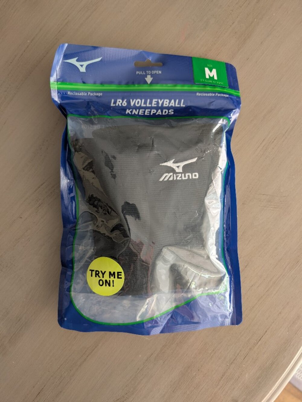 Mizuno LR6 Volleyball Kneepads, Black, Size Medium 6 ¾ Sleeve Length, NWT